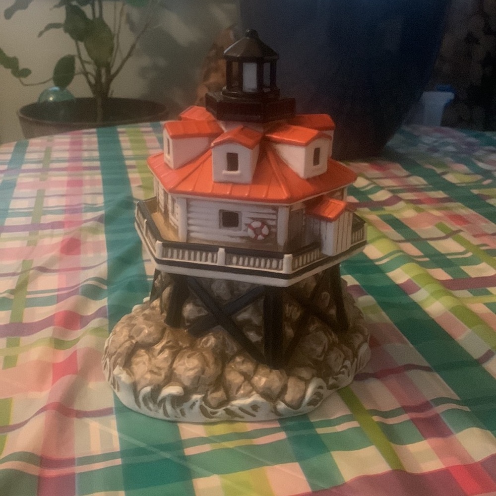 Lighthouse - Picture 2 of 5